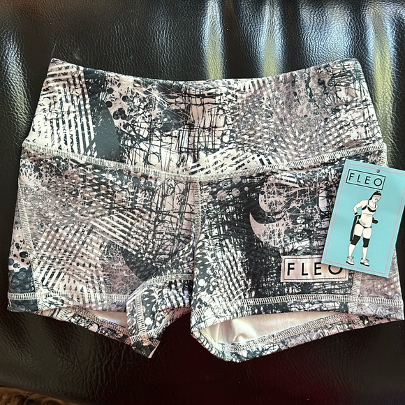 FLEO shorts - Picture 1 of 3